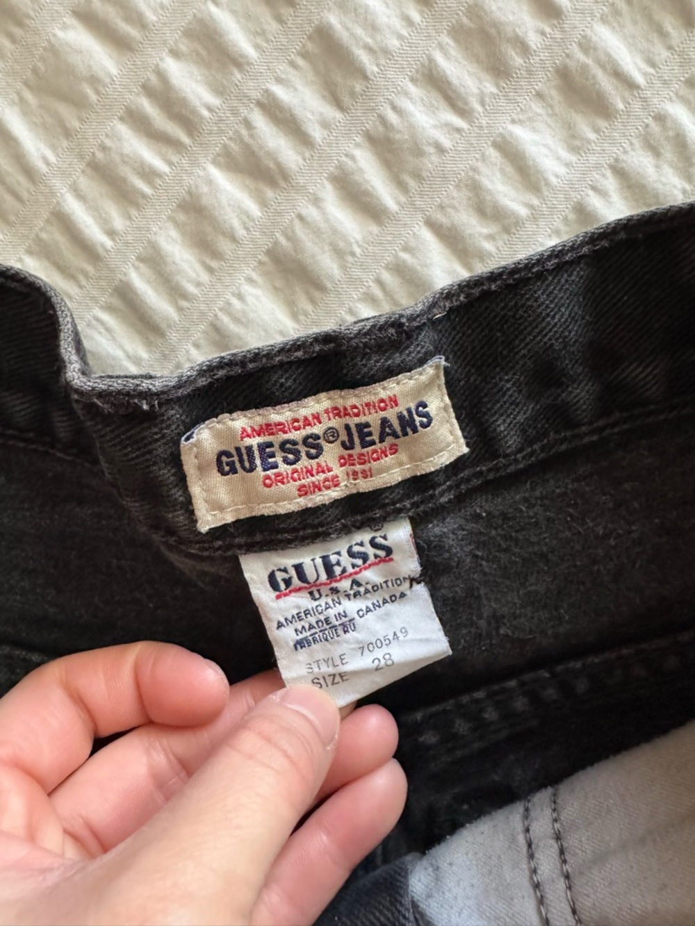 (sold) Vintage Guess denim shorts - Picture 4 of 7